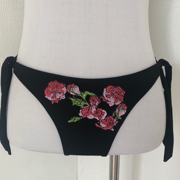BIKINI STRAPLESS ROSES 🌹 - Picture 3 of 7